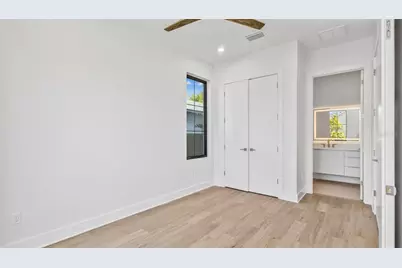 7821 3rd Avenue S, Saint Petersburg, FL 33707 - Photo 15