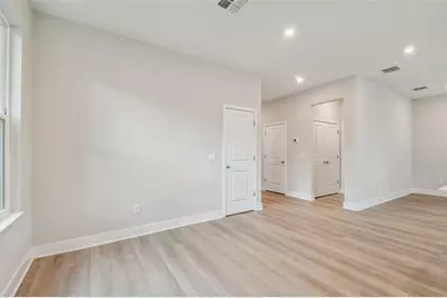 5663 Dartmouth Avenue N, Saint Petersburg, FL 33710 - Photo 17