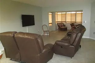 2405 Nantucket Glen Pl, Sun City Center, FL 33573 - Photo 5