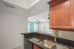 704 Lyndhurst St, Dunedin, FL 34698 - Photo 5