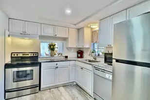 8651 10th St N, Saint Petersburg, FL 33702 - Photo 15