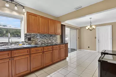 1901 Winchester Road N, Saint Petersburg, FL 33710 - Photo 13