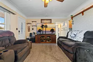 1901 Winchester Rd N, Saint Petersburg, FL 33710 - Photo 7