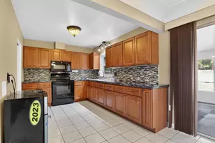 1901 Winchester Rd N, Saint Petersburg, FL 33710 - Photo 11