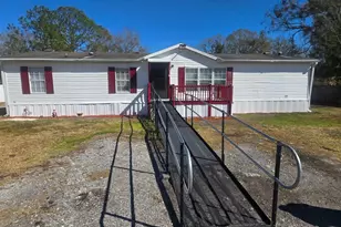 6106 Mangrove Dr, Wesley Chapel, FL 33544 - Photo 3