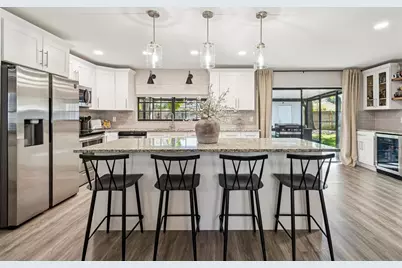 11313 Carrollwood Estates Drive, Tampa, FL 33618 - Photo 3