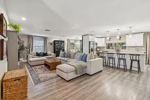 11313 Carrollwood Estates Dr, Tampa, FL 33618 - Photo 9