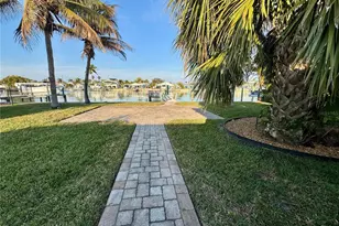 11365 7th St E, Treasure Island, FL 33706 - Photo 5