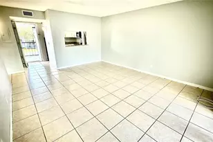 2840 Somerset Park Dr, Tampa, FL 33613 - Photo 5