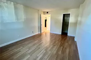 2700 Coconut Bay Ln, Sarasota, FL 34237 - Photo 5