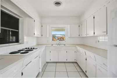 2321 Premier Drive S, Gulfport, FL 33707 - Photo 9