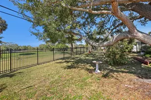 2321 Premier Dr S, Gulfport, FL 33707 - Photo 39