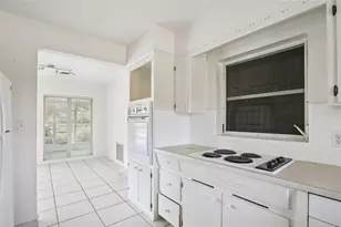 2321 Premier Dr S, Gulfport, FL 33707 - Photo 11