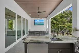 419 Bayview Dr NE, Saint Petersburg, FL 33704 - Photo 57