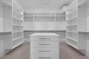 419 Bayview Dr NE, Saint Petersburg, FL 33704 - Photo 37