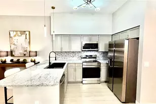 701 Mirror Lake Dr N, Saint Petersburg, FL 33701 - Photo 17