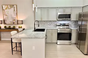 701 Mirror Lake Dr N, Saint Petersburg, FL 33701 - Photo 21