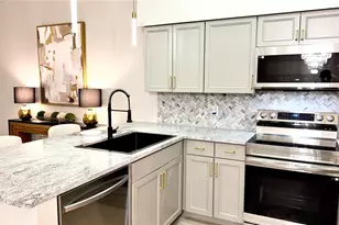 701 Mirror Lake Dr N, Saint Petersburg, FL 33701 - Photo 25