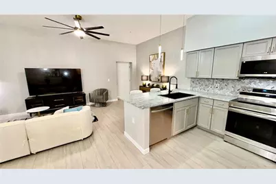 701 Mirror Lake Drive N #121, Saint Petersburg, FL 33701 - Photo 11