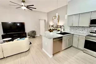 701 Mirror Lake Dr N, Saint Petersburg, FL 33701 - Photo 11