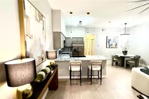 701 Mirror Lake Dr N, Saint Petersburg, FL 33701 - Photo 5