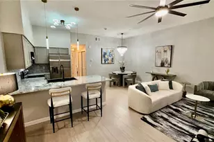 701 Mirror Lake Dr N, Saint Petersburg, FL 33701 - Photo 3