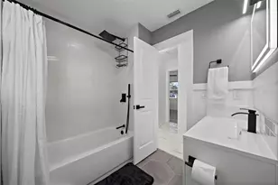 1600 Connecticut Ave NE, Saint Petersburg, FL 33703 - Photo 21