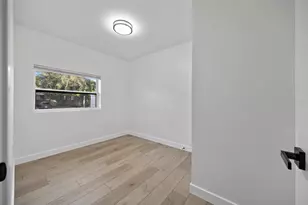 1600 Connecticut Ave NE, Saint Petersburg, FL 33703 - Photo 9