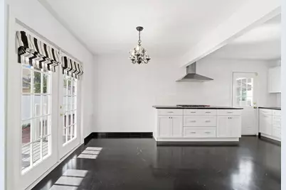 325 17th Avenue NE, Saint Petersburg, FL 33704 - Photo 9