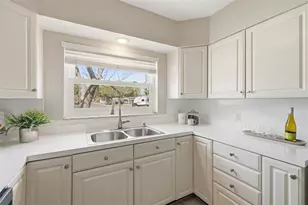 908 Hardy Dr, Tampa, FL 33613 - Photo 17