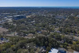 370 3rd St NW, Largo, FL 33770 - Photo 25