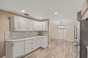 1183 35th Ave NE, Saint Petersburg, FL 33704 - Photo 9