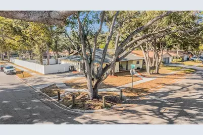 7210 57th Avenue N, Saint Petersburg, FL 33709 - Photo 3