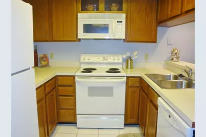 270 Woodlake Wynde #270, Oldsmar, FL 34677 - Photo 9