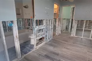 6019 Venetian Blvd NE, Saint Petersburg, FL 33703 - Photo 11