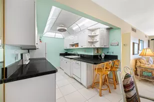 10355 Paradise Blvd, Treasure Island, FL 33706 - Photo 21