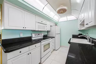 10355 Paradise Blvd, Treasure Island, FL 33706 - Photo 17