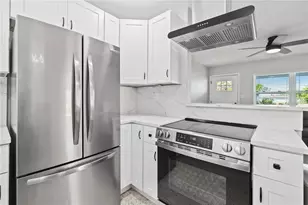 540 32nd St S, Saint Petersburg, FL 33712 - Photo 5