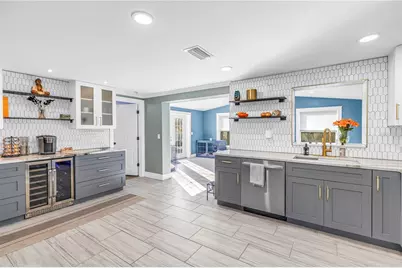 354 74th Avenue NE, Saint Petersburg, FL 33702 - Photo 17