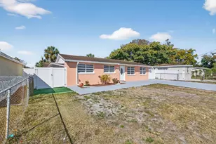 6004 Axelrod Rd, Tampa, FL 33634 - Photo 7