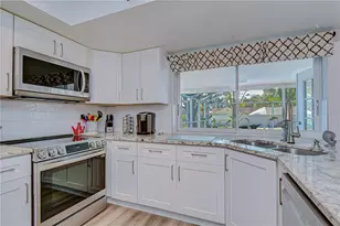 1617 Shady Leaf Dr, Valrico, FL 33596 - Photo 9