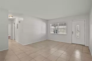 1708 Pond Lake Dr, Tampa, FL 33612 - Photo 9
