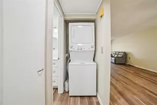 11210 Carriage Hill Dr, Port Richey, FL 34668 - Photo 9