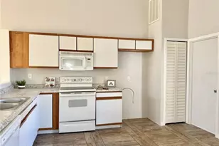 10233 Allenwood Dr, Riverview, FL 33569 - Photo 5