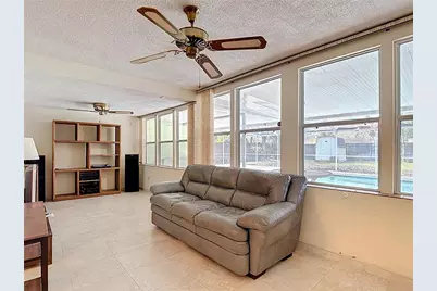 11328 N Oakleaf Avenue, Tampa, FL 33612 - Photo 17