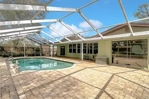 11328 N Oakleaf Ave, Tampa, FL 33612 - Photo 9