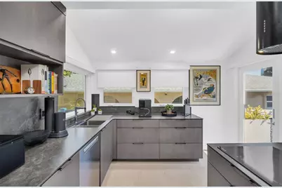 747 2nd Street N, Saint Petersburg, FL 33701 - Photo 9