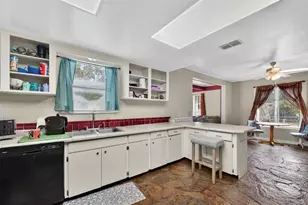 39243 Lizabeth Cir, Zephyrhills, FL 33542 - Photo 13