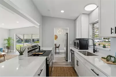 101 Sunlit Cove Drive NE, Saint Petersburg, FL 33702 - Photo 9