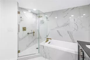 4737 Dolphin Cay Ln S, Saint Petersburg, FL 33711 - Photo 19